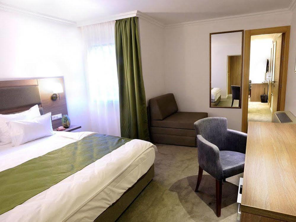 Hotel Opera Garni بلغراد المظهر الخارجي الصورة